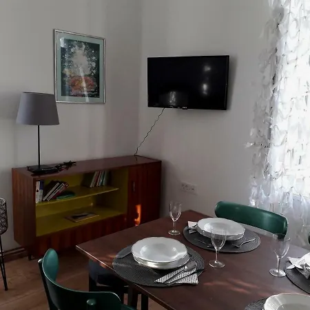 Chloee Apartment
